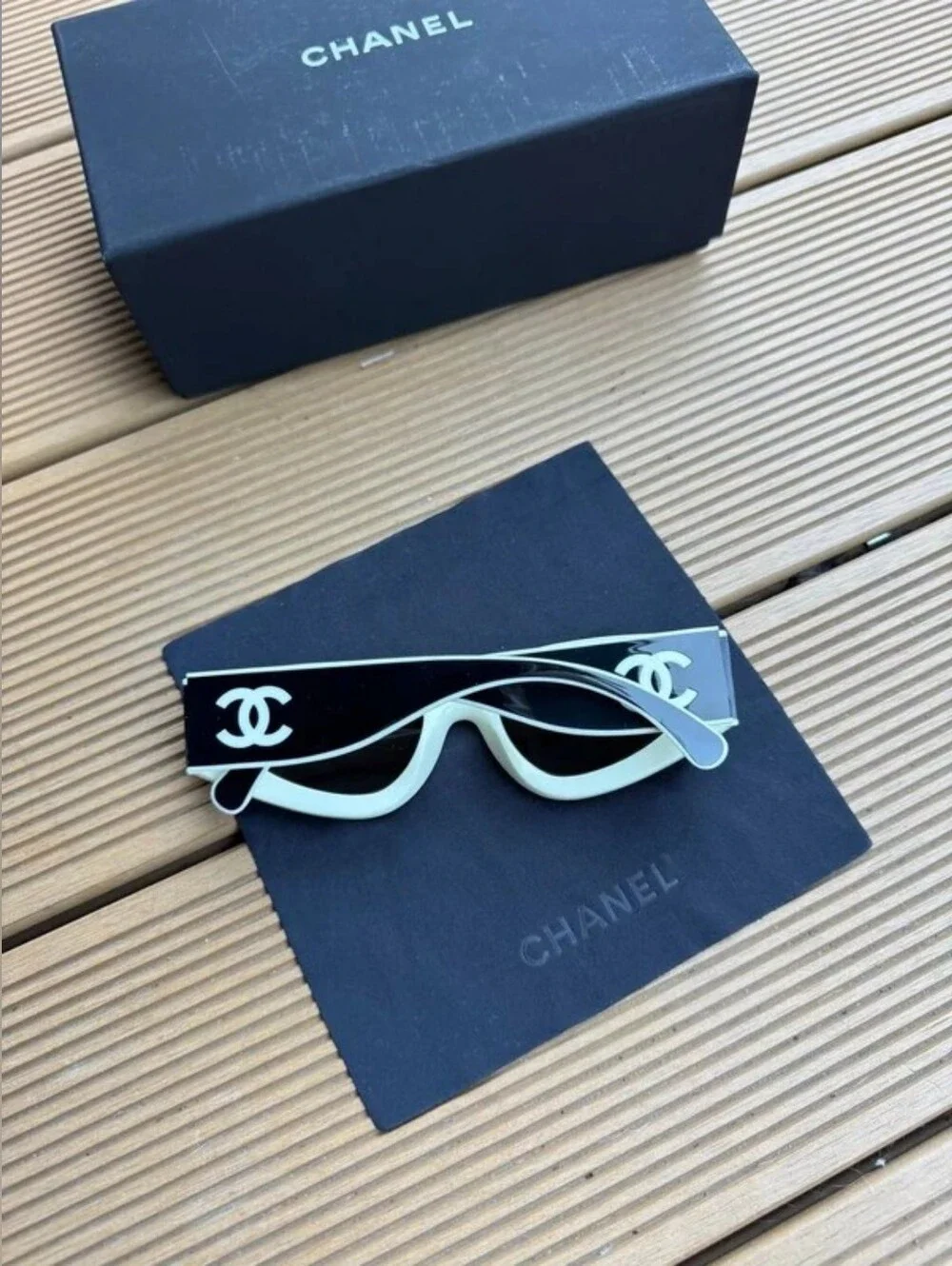 CHANEL Black White Cat-Eye Sunglasses with CC Accent